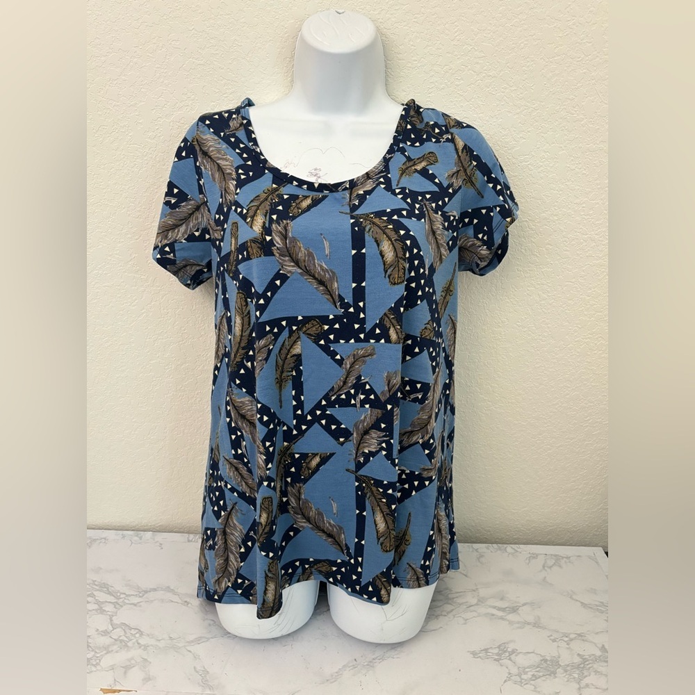 Lularoe Size S Short Sleeve T Shirt Multicolored Feathers Blue Pullover Top​